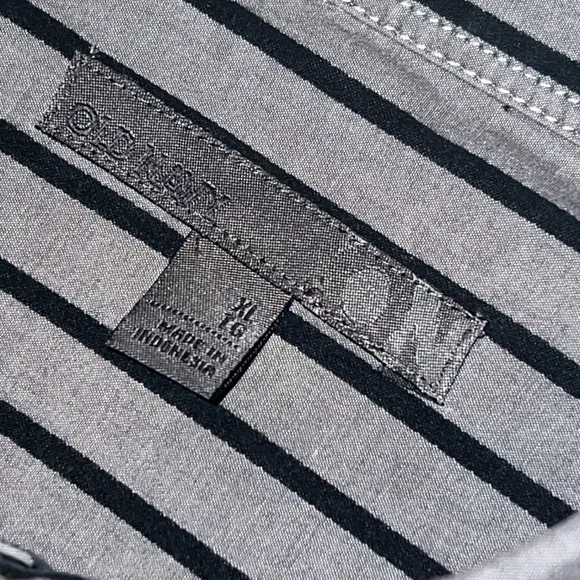 LONG SLEEVE BUTTON UP SHIRT (XL) - Picture 12 of 13